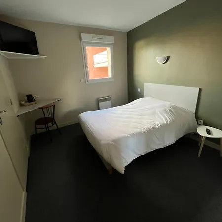 Hotel Des Voyageurs Change (Mayenne)